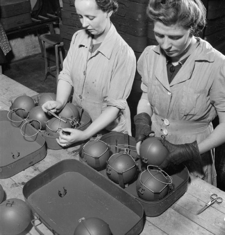 Sticky_Bomb-_the_Production_of_the_No_74_Grenade_in_Britain,_1943_D14775A