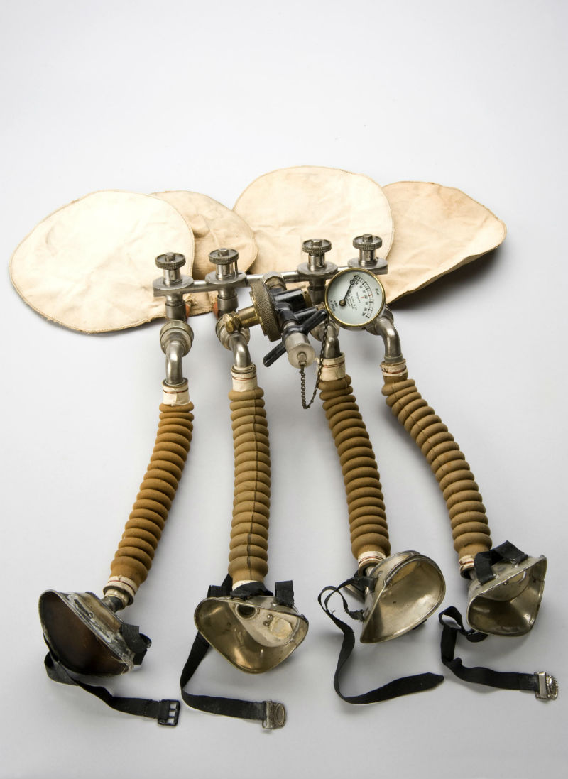 Haldane's oxygen apparatus for four people. Full view, grey background. c. Science Museum, SSPL