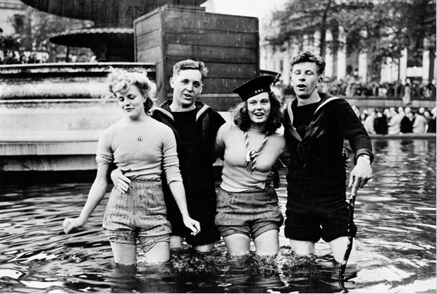Sailors-celebrate-VE-Day-in-London-May-1945